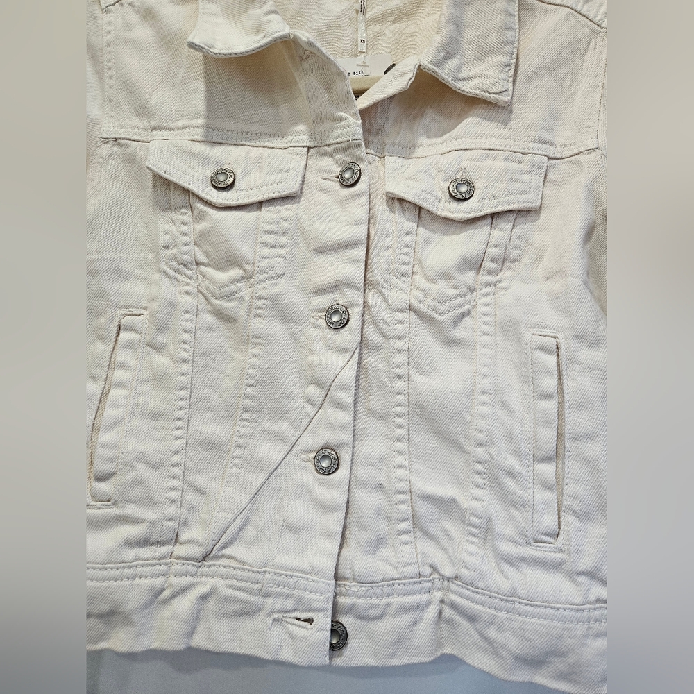 Free People Women's Optic White Cream Denim Jean Jacket- Size XS NWT - Picture 2 of 12